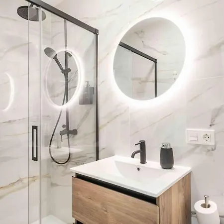 Bright And Modern By Rems Apartament
