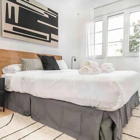 Bright And Modern By Rems Malaga
