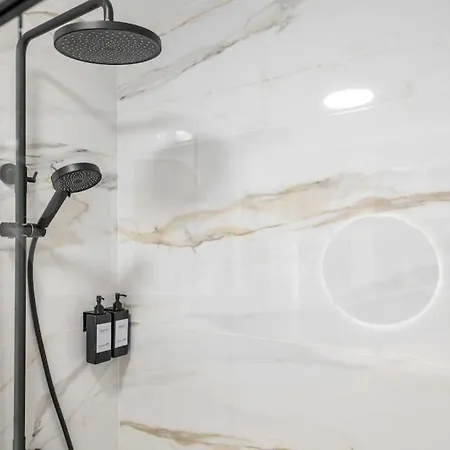 Bright And Modern By Rems Apartament