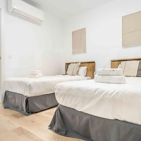 Bright And Modern By Rems Apartament